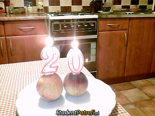 Tort urodzinowy po studencku  –  