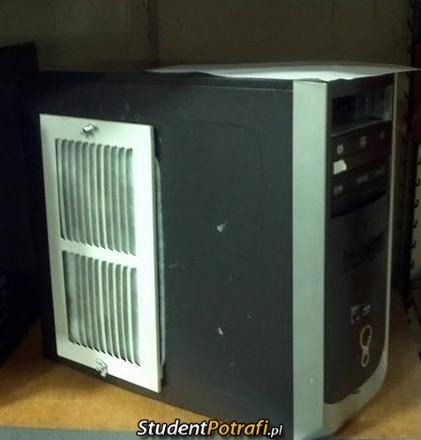 Nowoczesny system chłodzenia studenckiego komputera :) –  