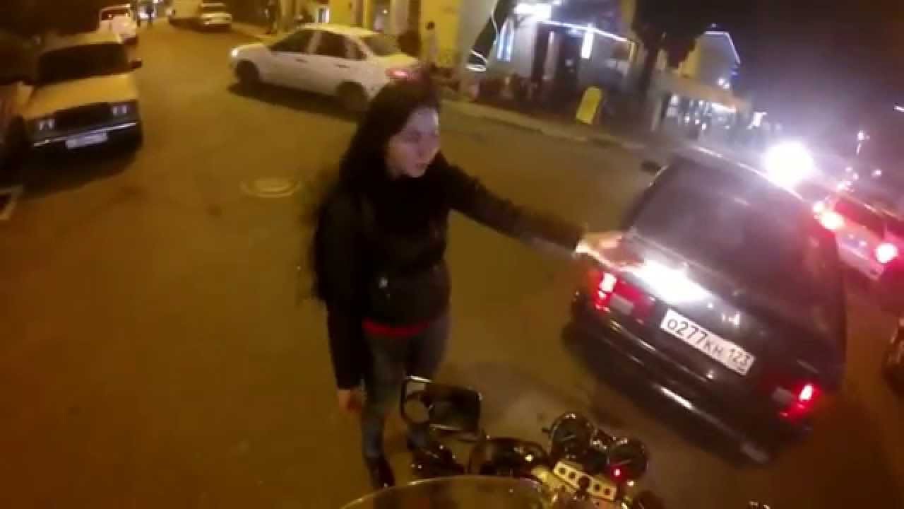 Dziewczyna i motocyklista –  