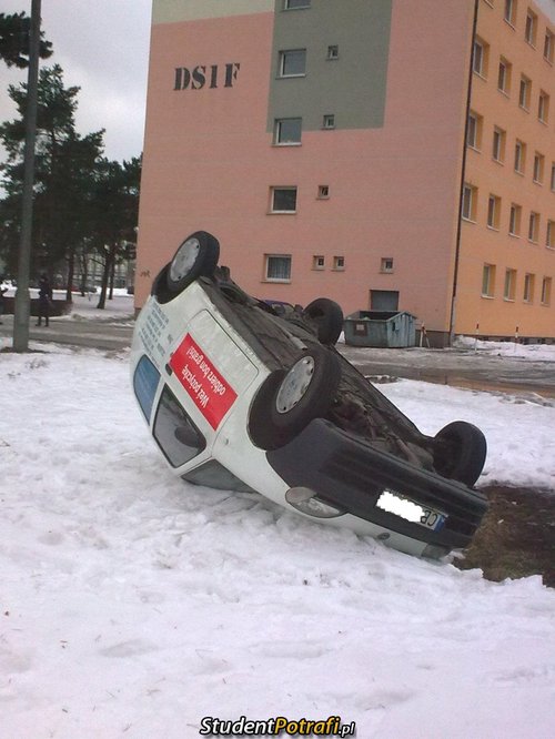 Dlaczego lepiej nie parkować przed akademikiem... –  
