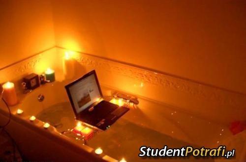 Romantyczna kąpiel ze studentem informatyki –  