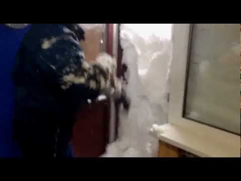 Wyszedł na balkon...(Opady śniegu w Kijowie Marzec 2013) –  
