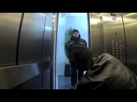 Co byś zrobił, gdybyś zobaczył morderstwo w windzie? –  