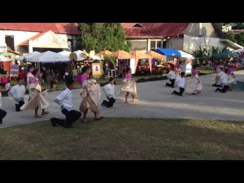 Tradycyjny Filipinski FOX taniec –  